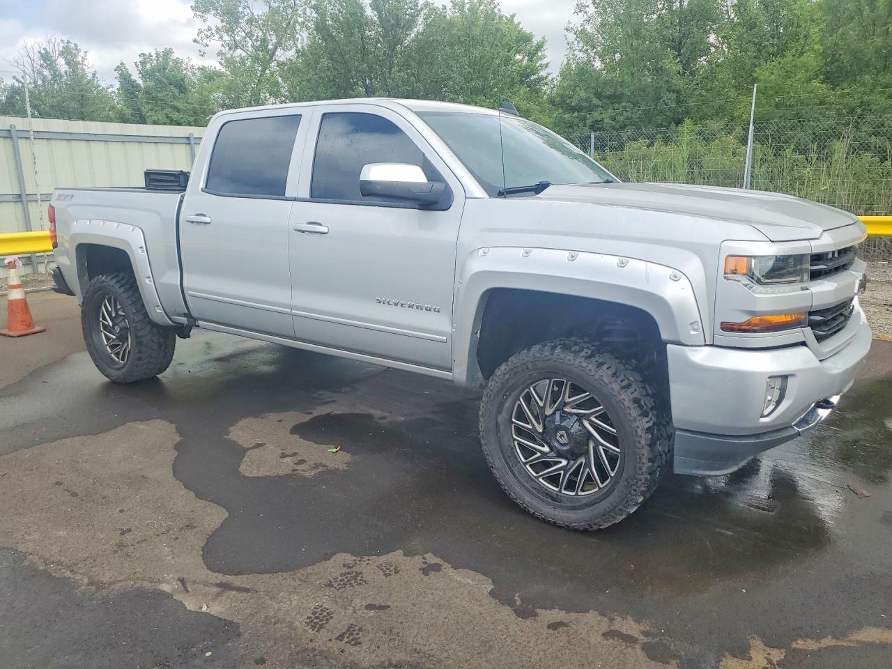 2017 Chevrolet Silverado K1500 Lt - Image 4