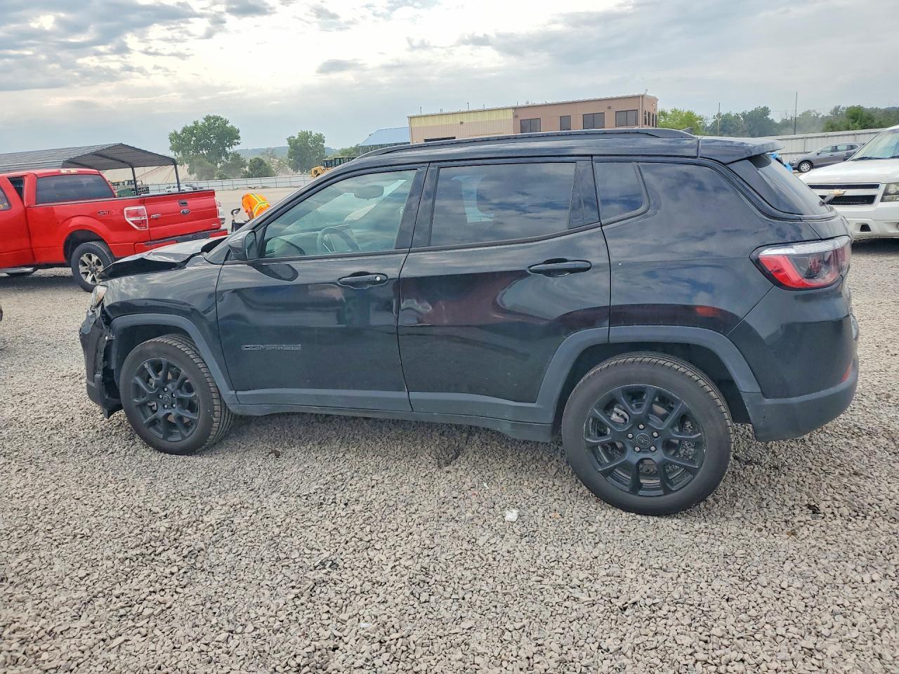 2025 Jeep Compass Latitude - Image 2