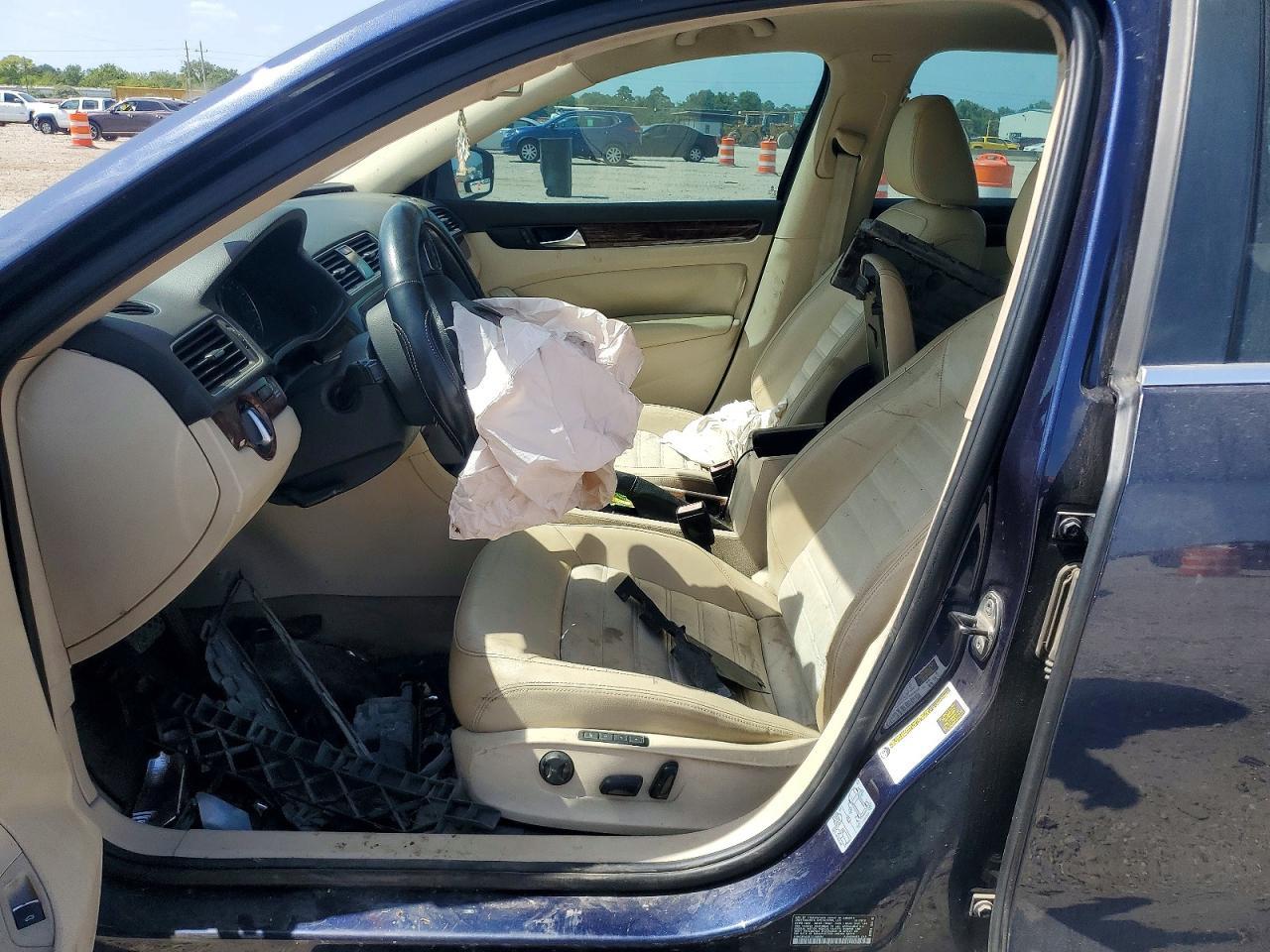 2012 Volkswagen Passat Sel - Image 7