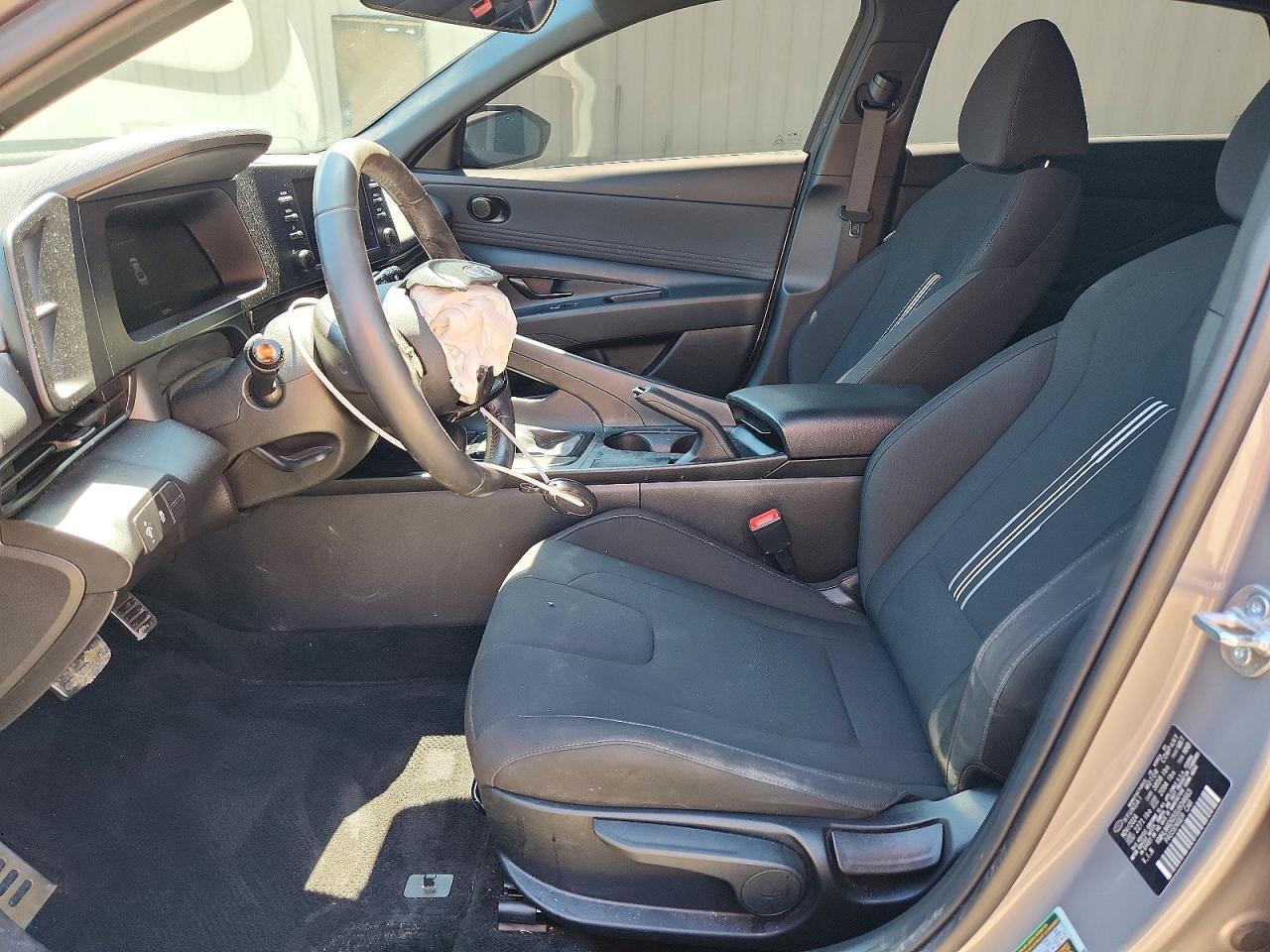 2025 Hyundai Elantra Sel Sport - Image 7