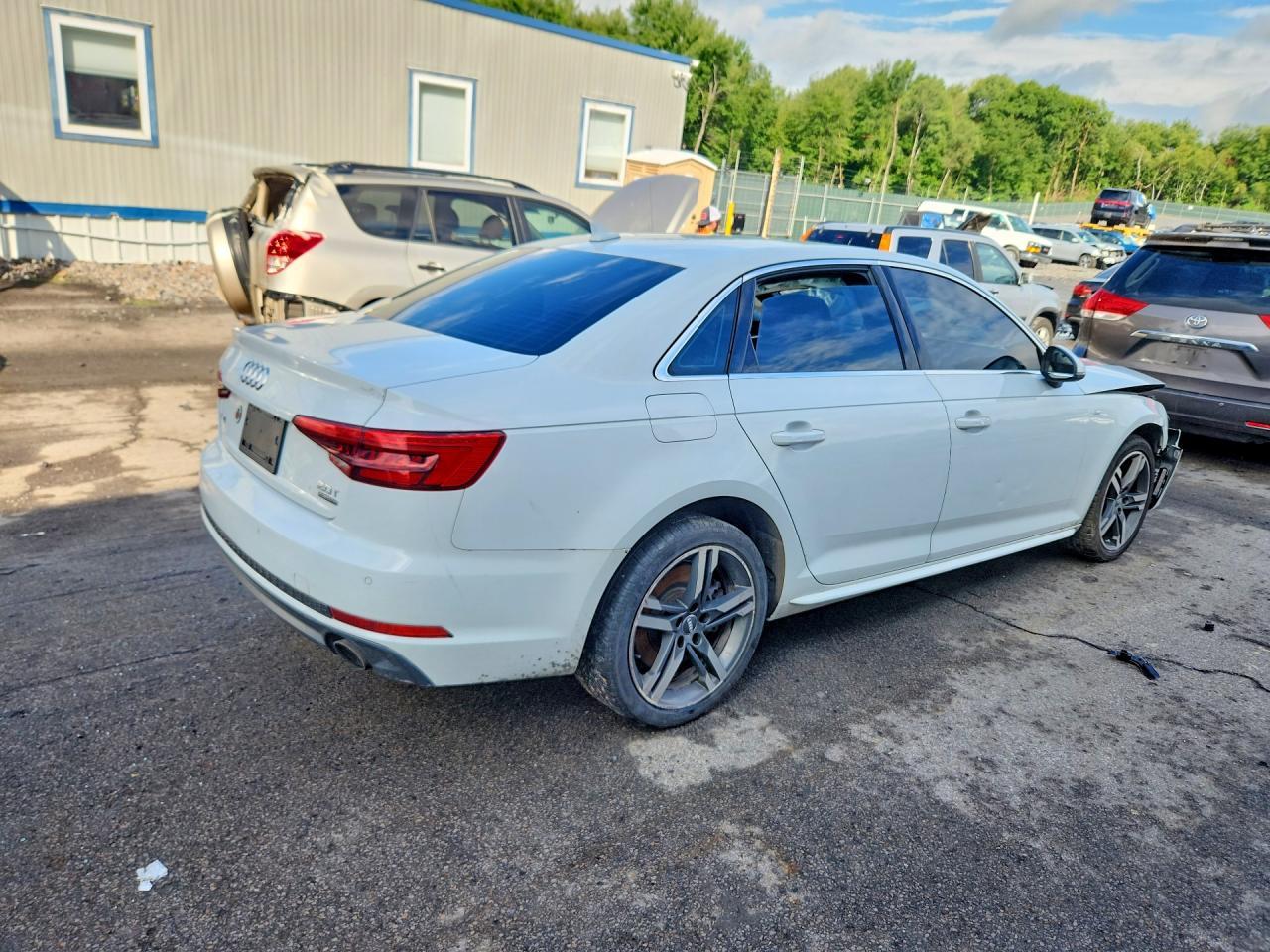 2017 Audi A4 Premium Plus - Фото 3