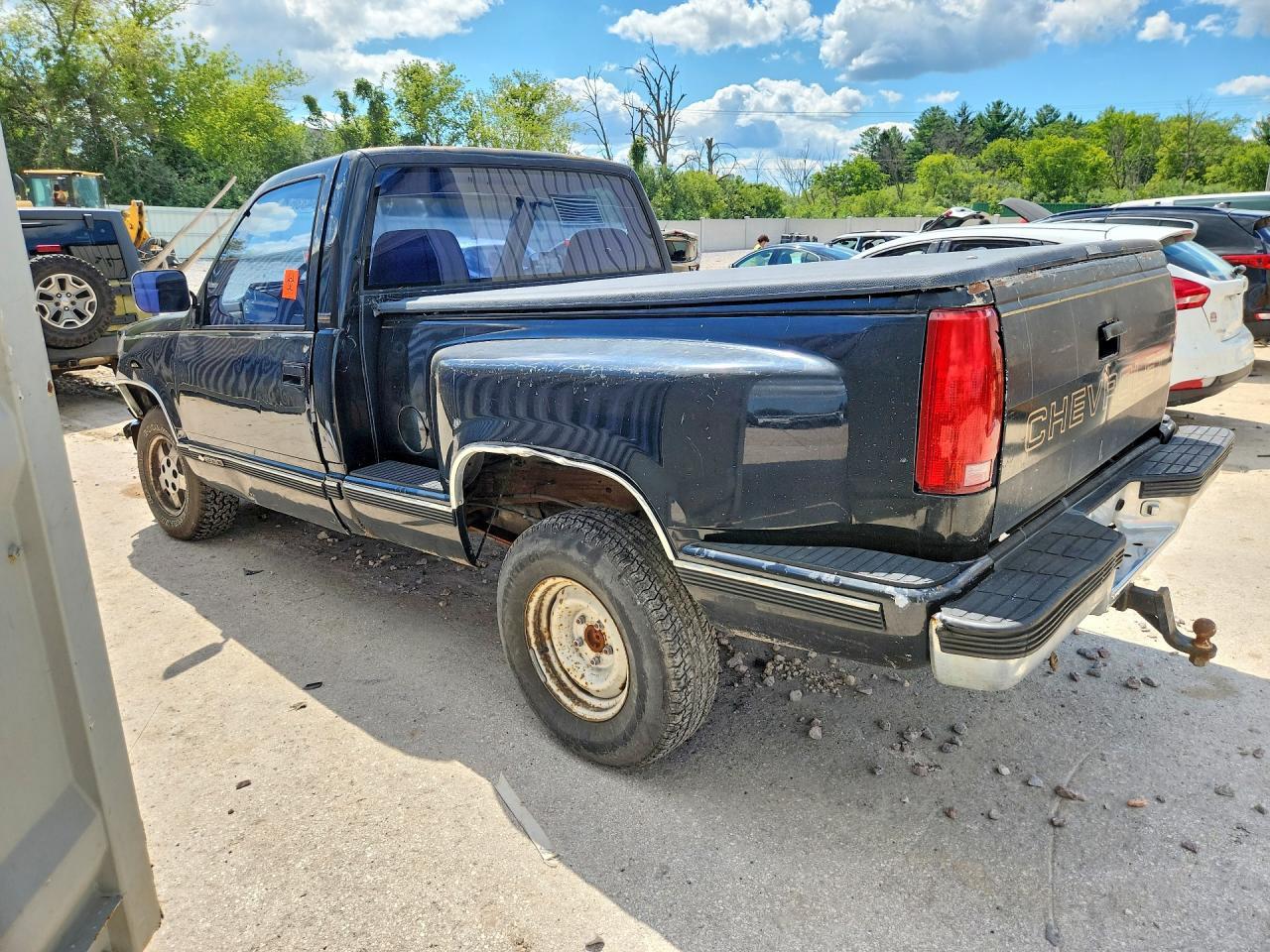 1992 Chevrolet Gmt-400 C1500 - Image 2