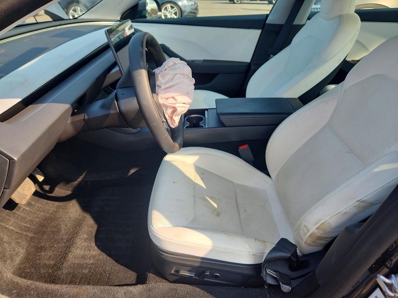 2025 Tesla Model 3 - Image 7