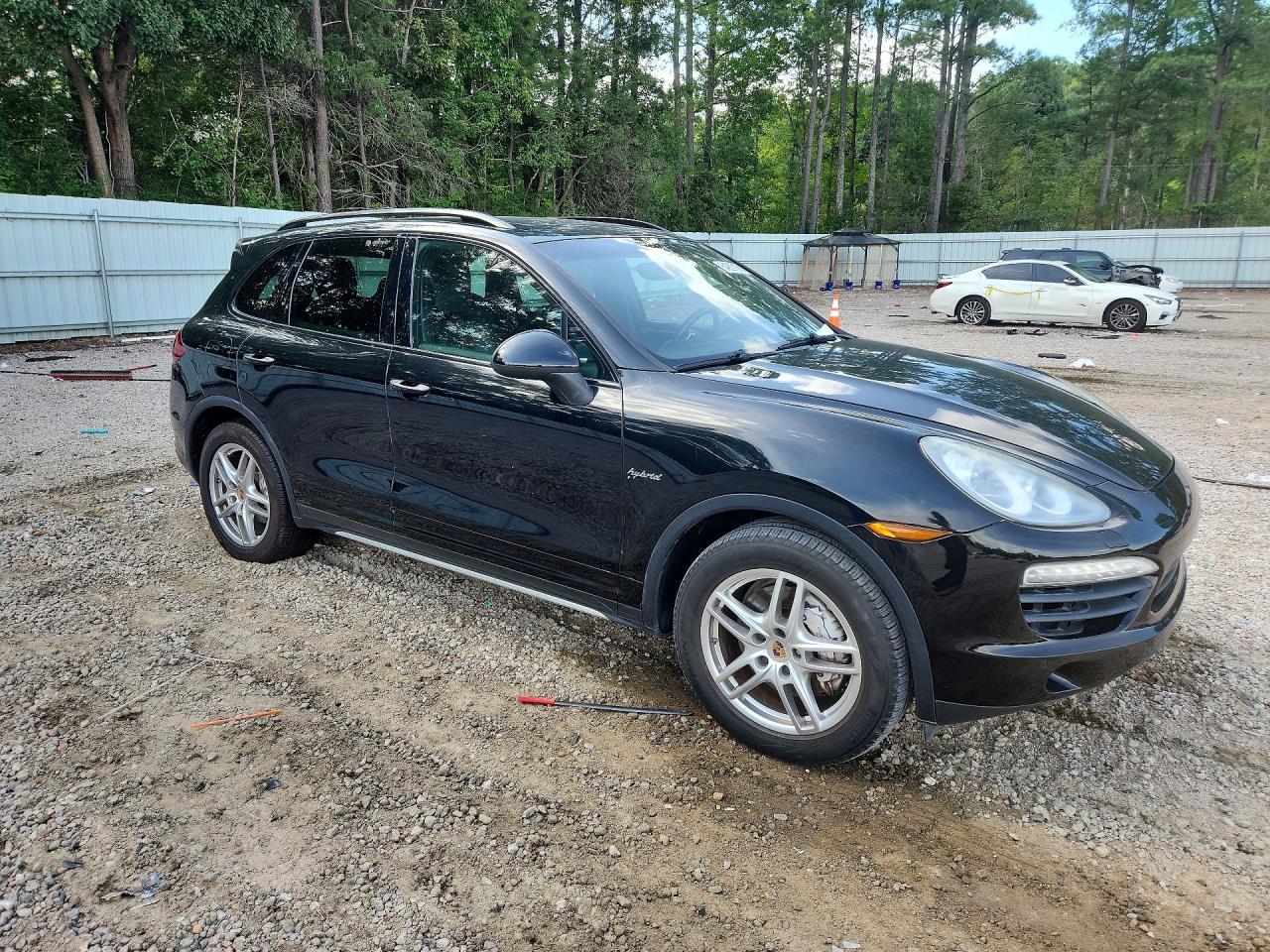 2013 Porsche Cayenne S Hybrid - Image 4