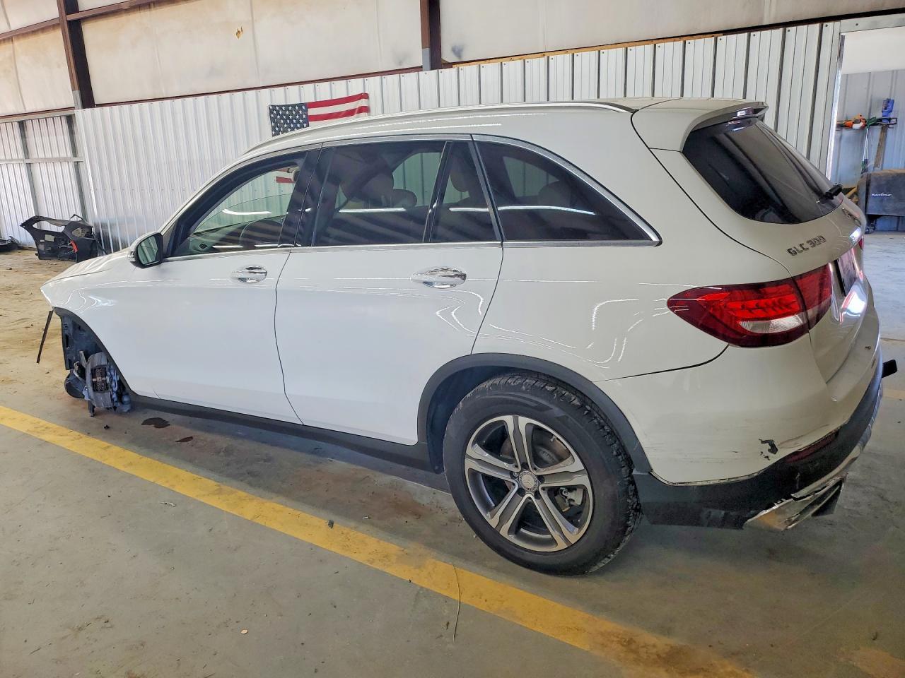 2016 Mercedes-Benz Glc 300 4Matic - Image 2