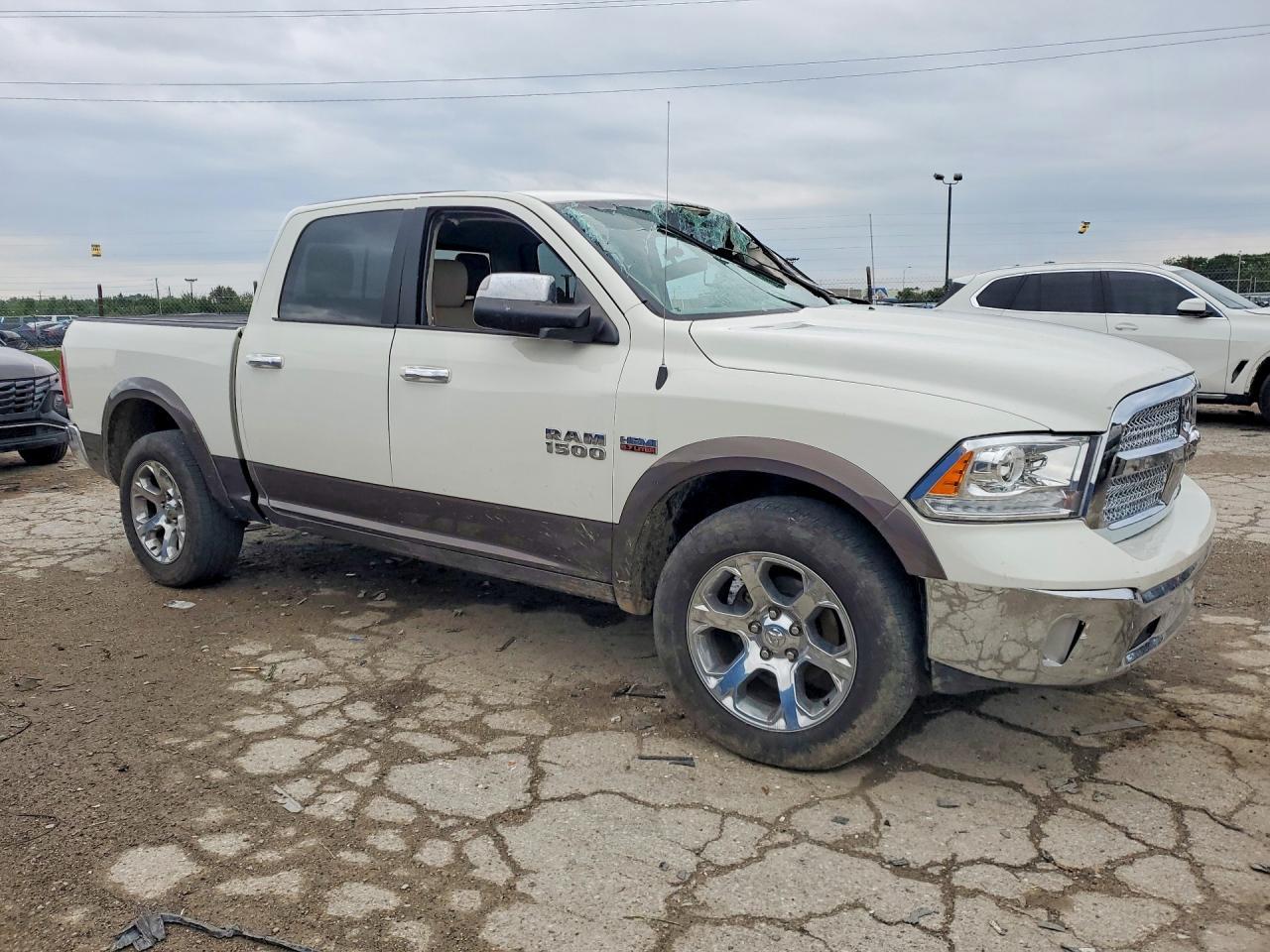 2017 Ram 1500 Laramie - Image 4