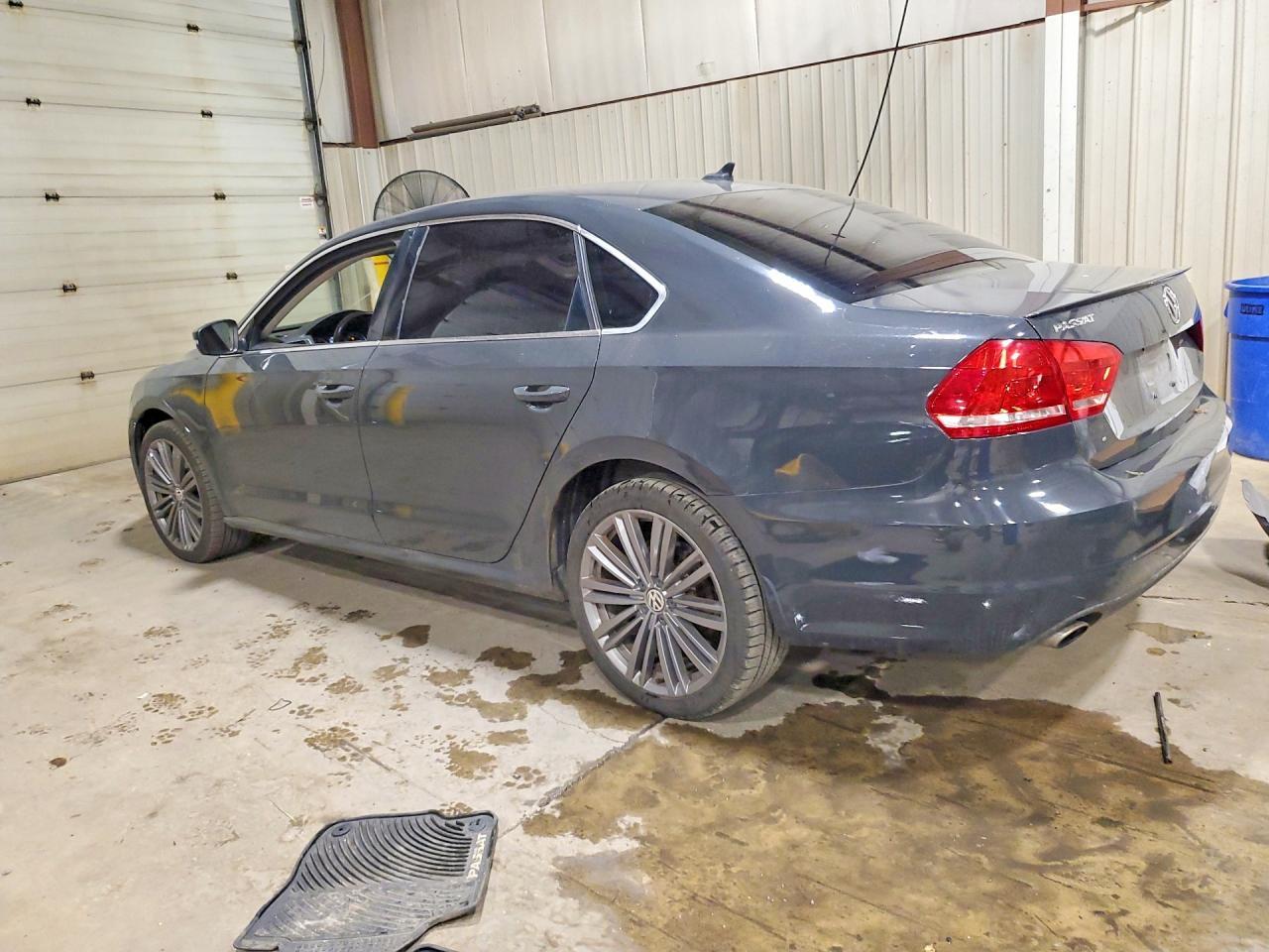 2015 Volkswagen Passat Se - Image 2