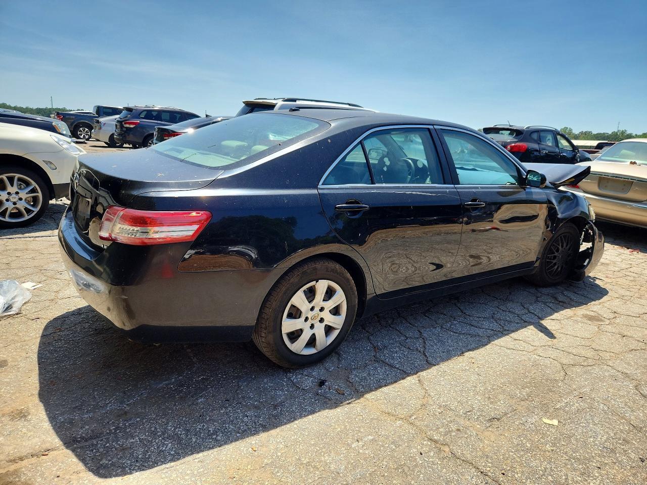 2010 Toyota Camry Le - Фото 3