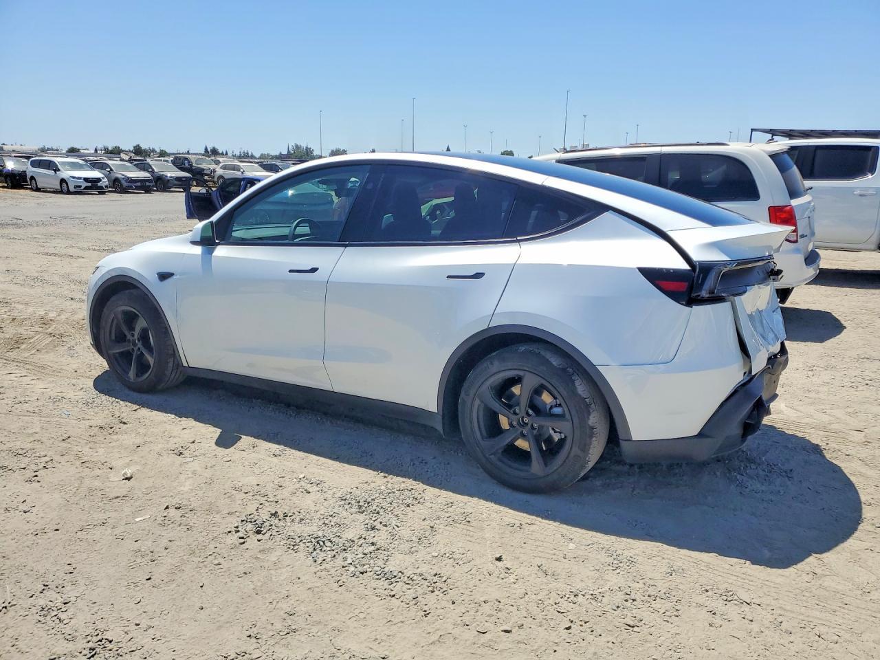 2026 Tesla Model Y - Image 2