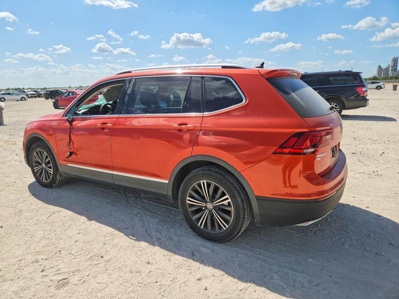 2019 Volkswagen Tiguan Se - Фото 2