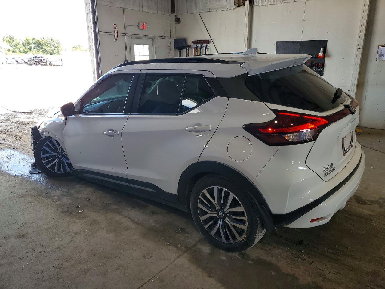 2021 Nissan Kicks Sr - Фото 2
