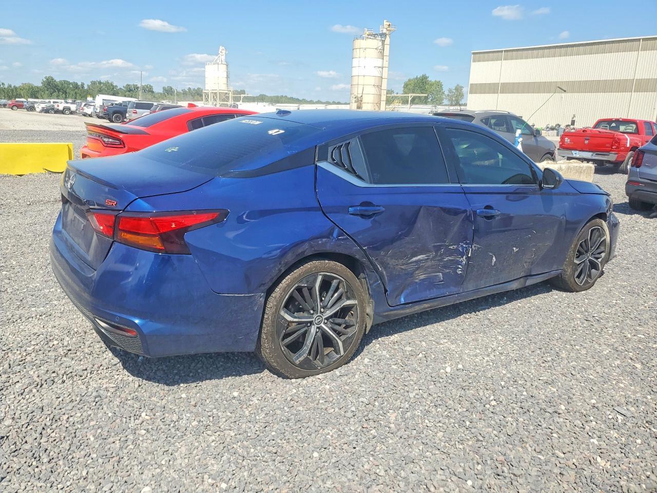 2023 Nissan Altima Sr - Фото 3