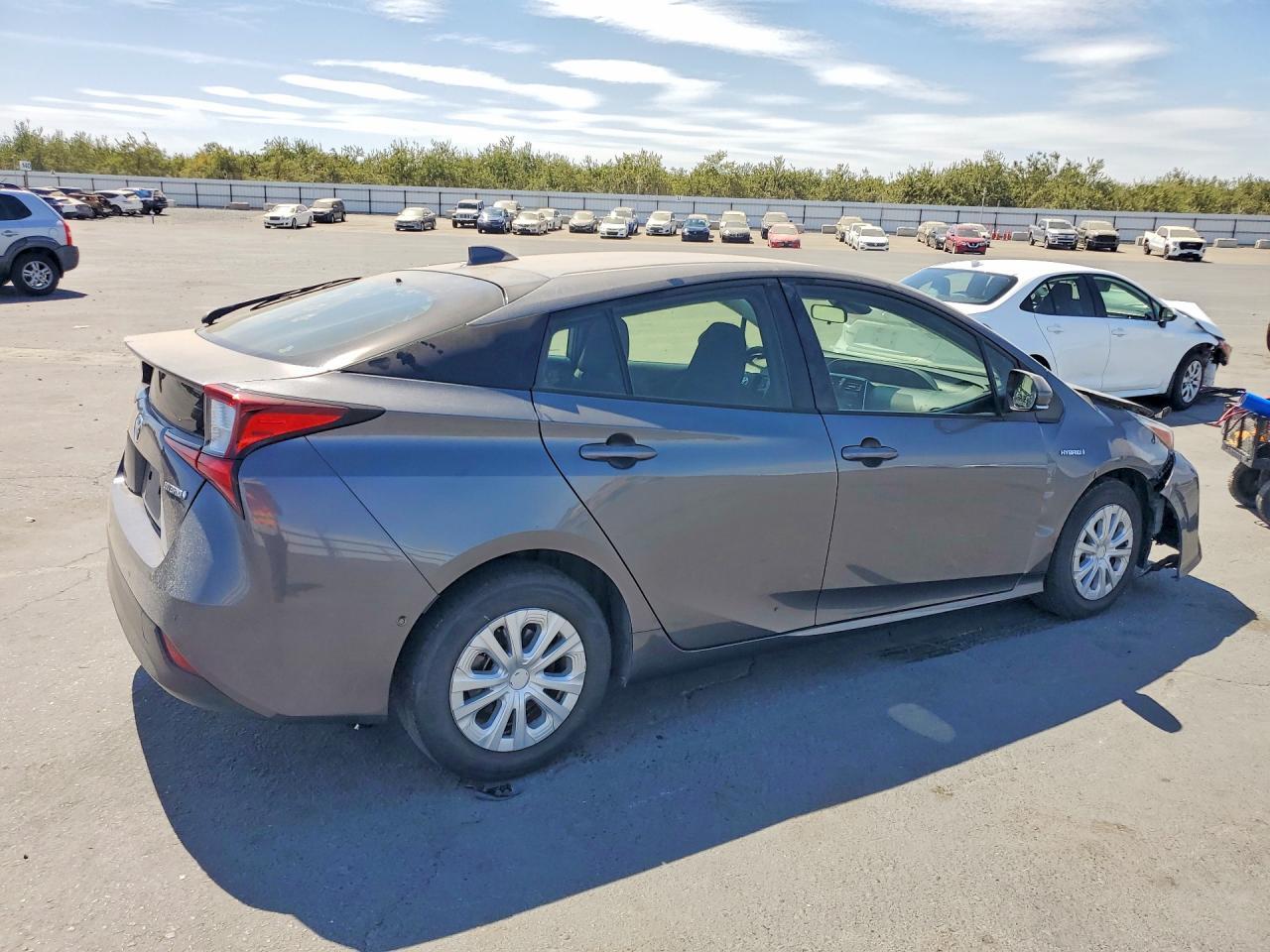 2022 Toyota Prius Le - Image 3