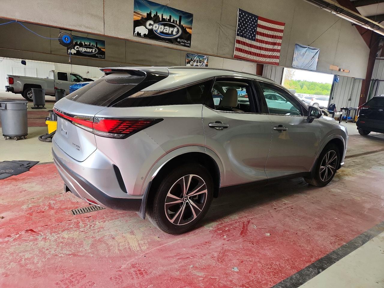 2024 Lexus Rx 350 - Image 3
