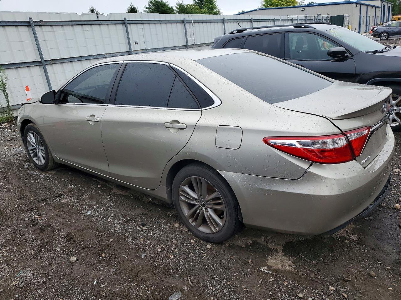 2015 Toyota Camry Se - Image 2