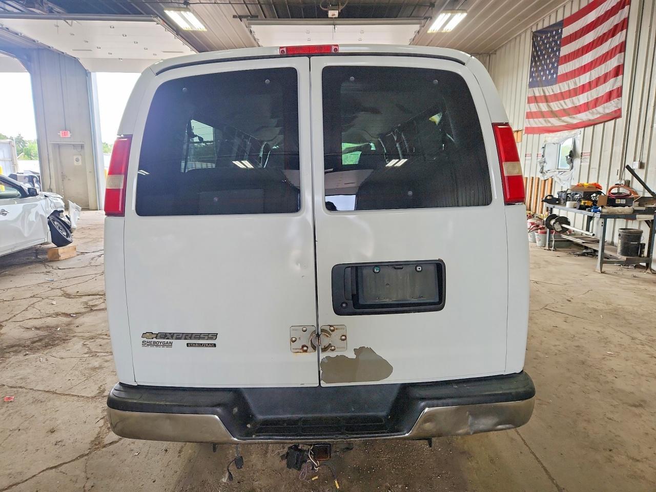 2008 Chevrolet Express G3500 - Image 6