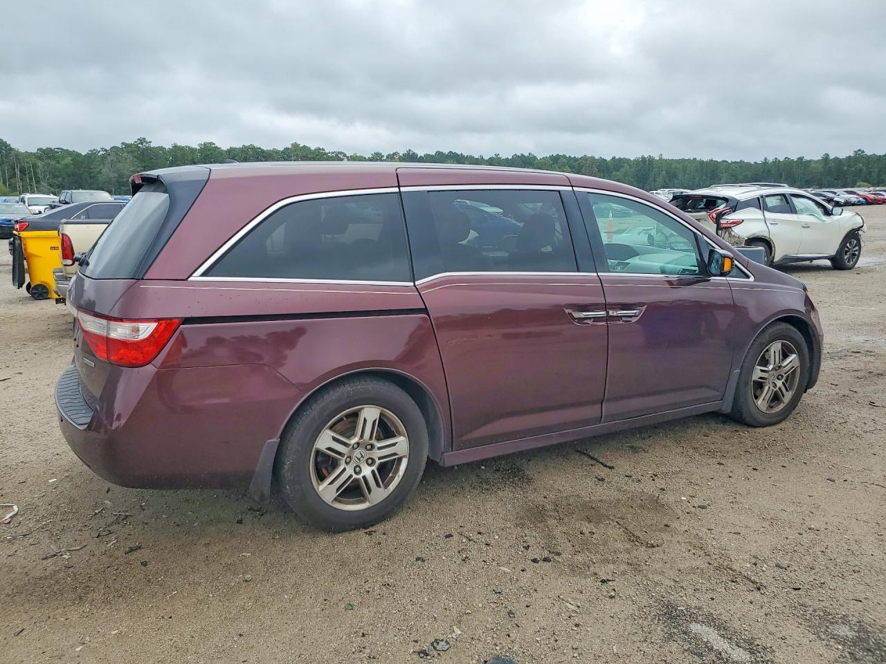 2012 Honda Odyssey Touring - Image 3
