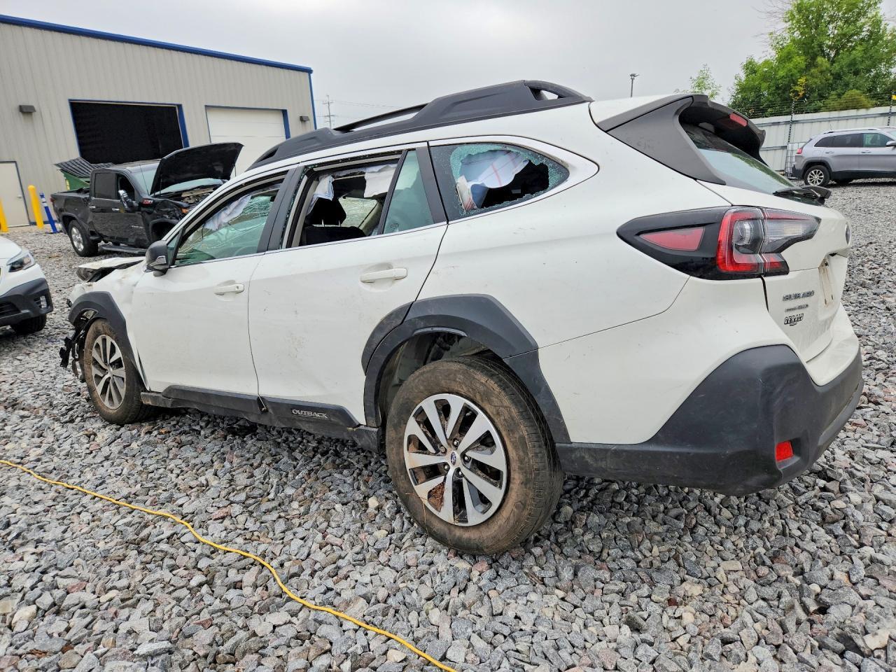 2023 Subaru Outback - Фото 2