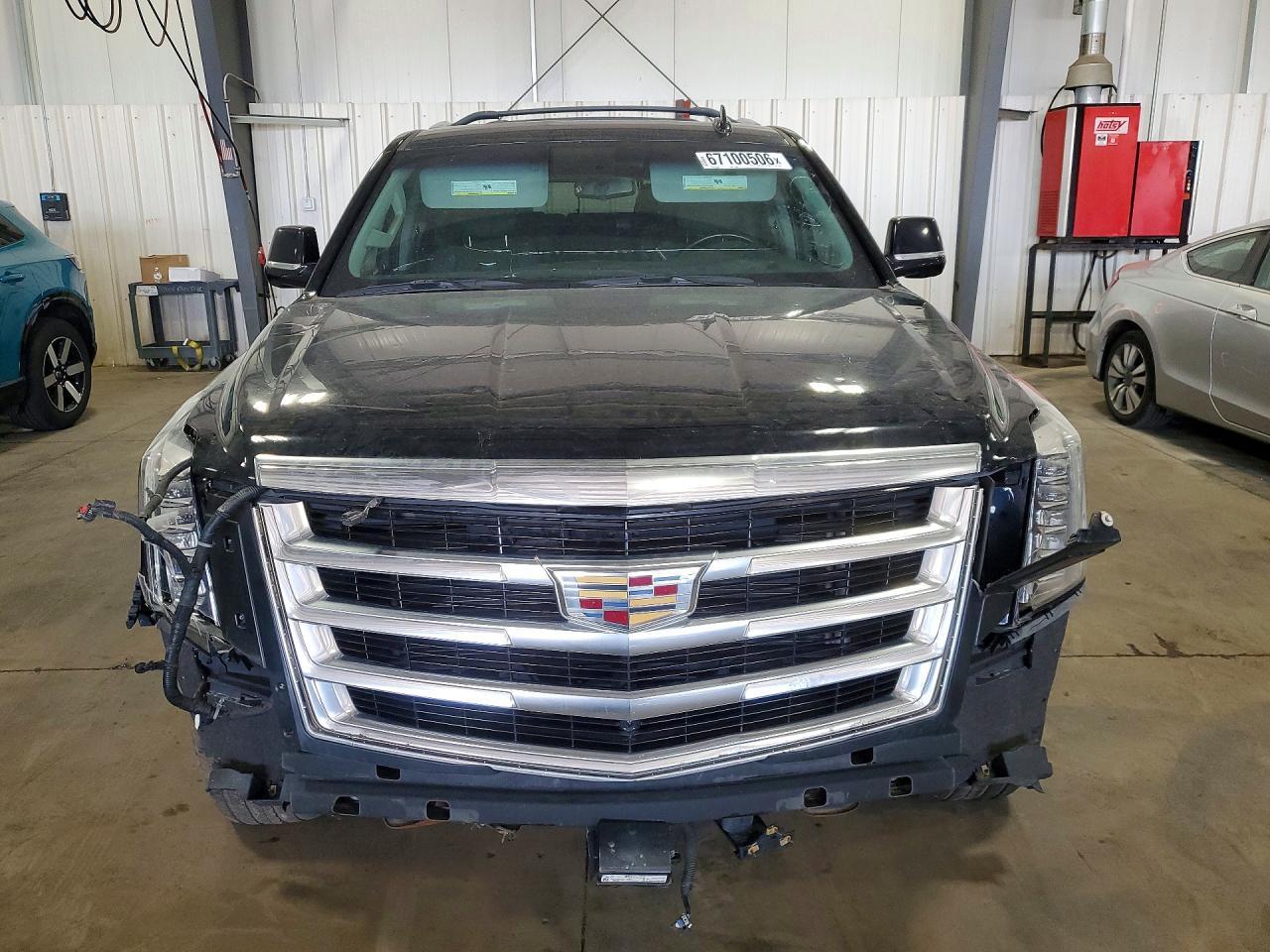 2017 Cadillac Escalade Premium Luxury - Image 5