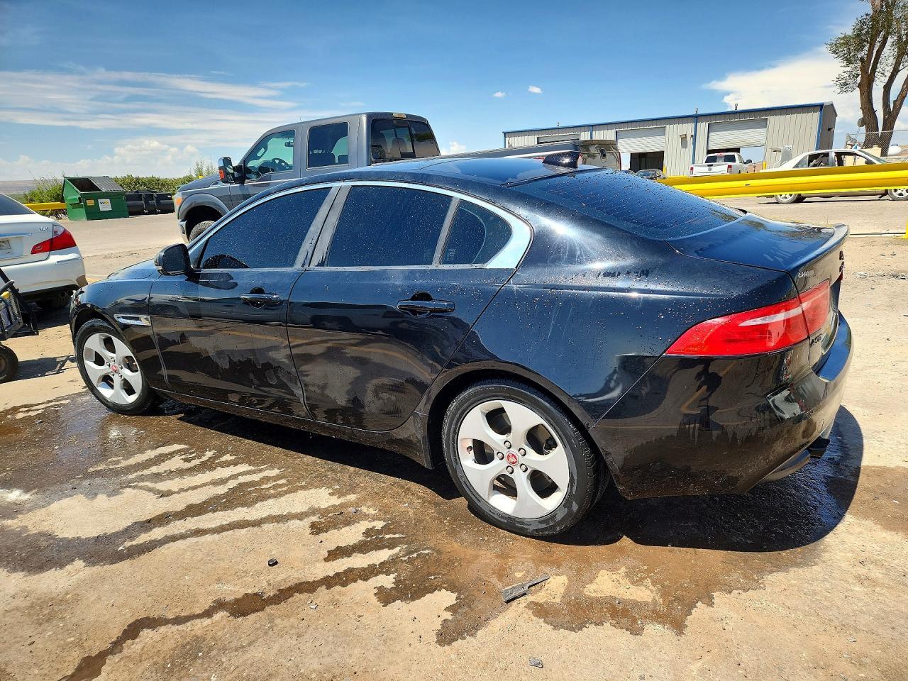 2017 Jaguar Xe - Фото 2