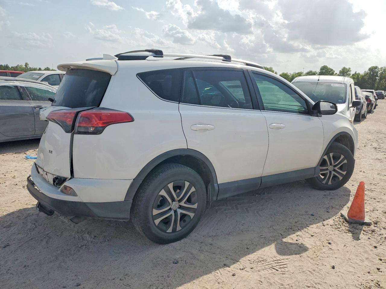 2016 Toyota Rav4 Le - Image 3