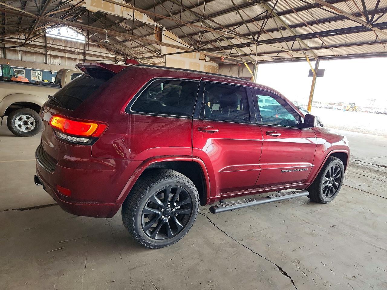 2018 Jeep Grand Cherokee Laredo - Image 3
