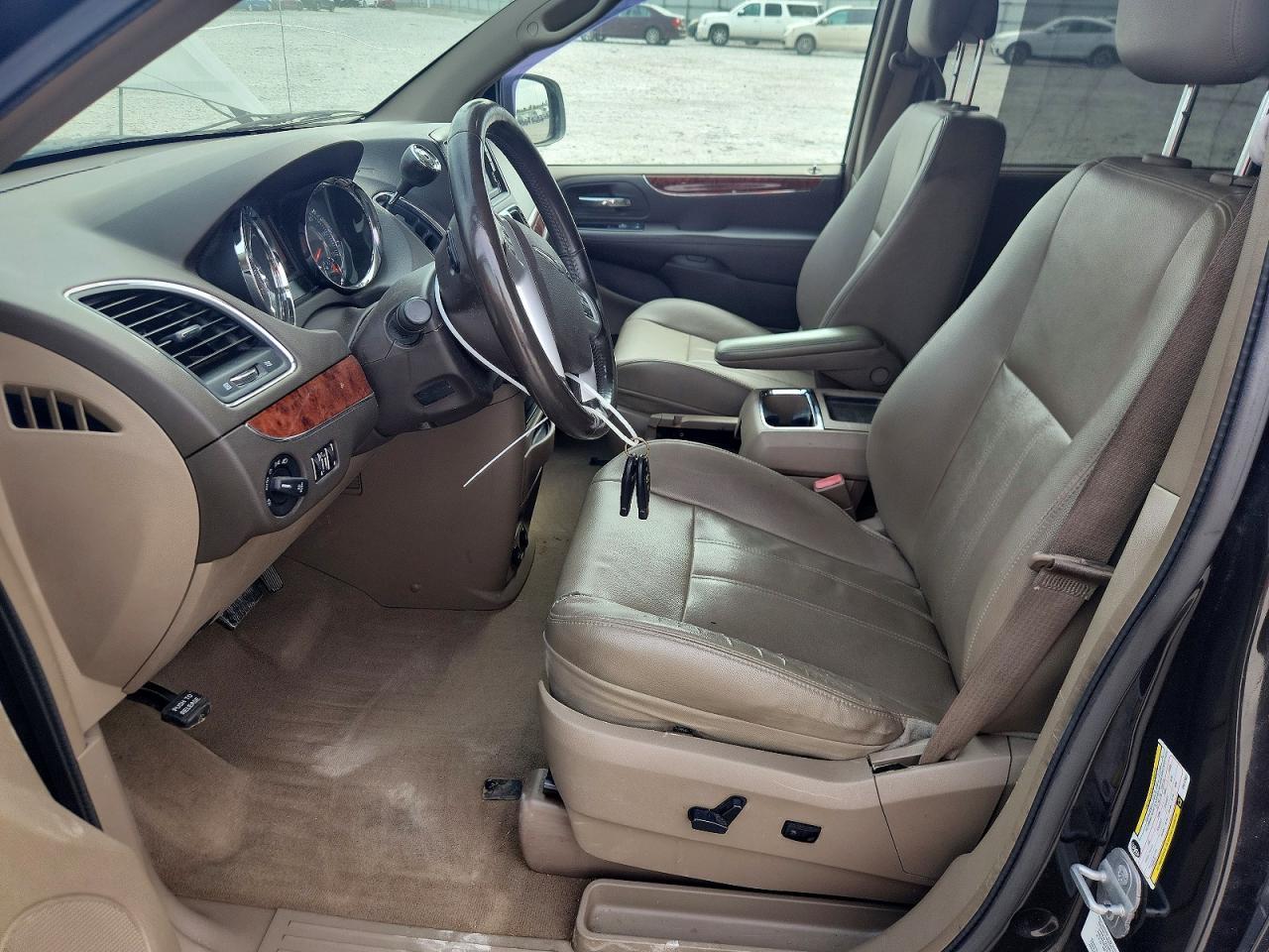 2014 Chrysler Town & Country Touring - Фото 7