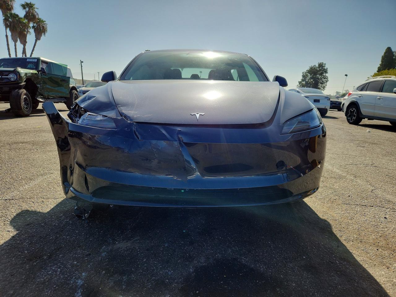 2025 Tesla Model 3 - Фото 5