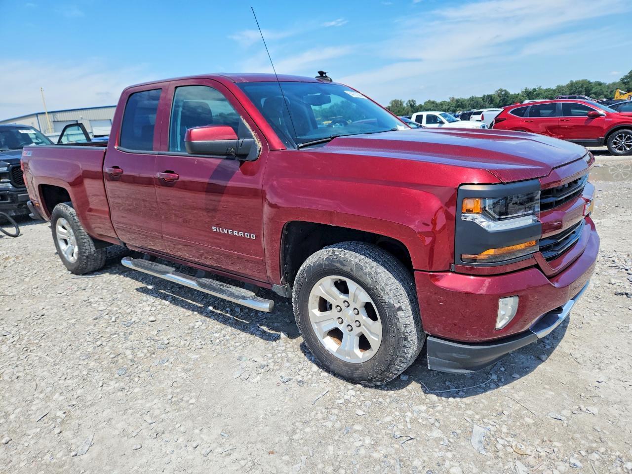 2017 Chevrolet Silverado - Фото 4