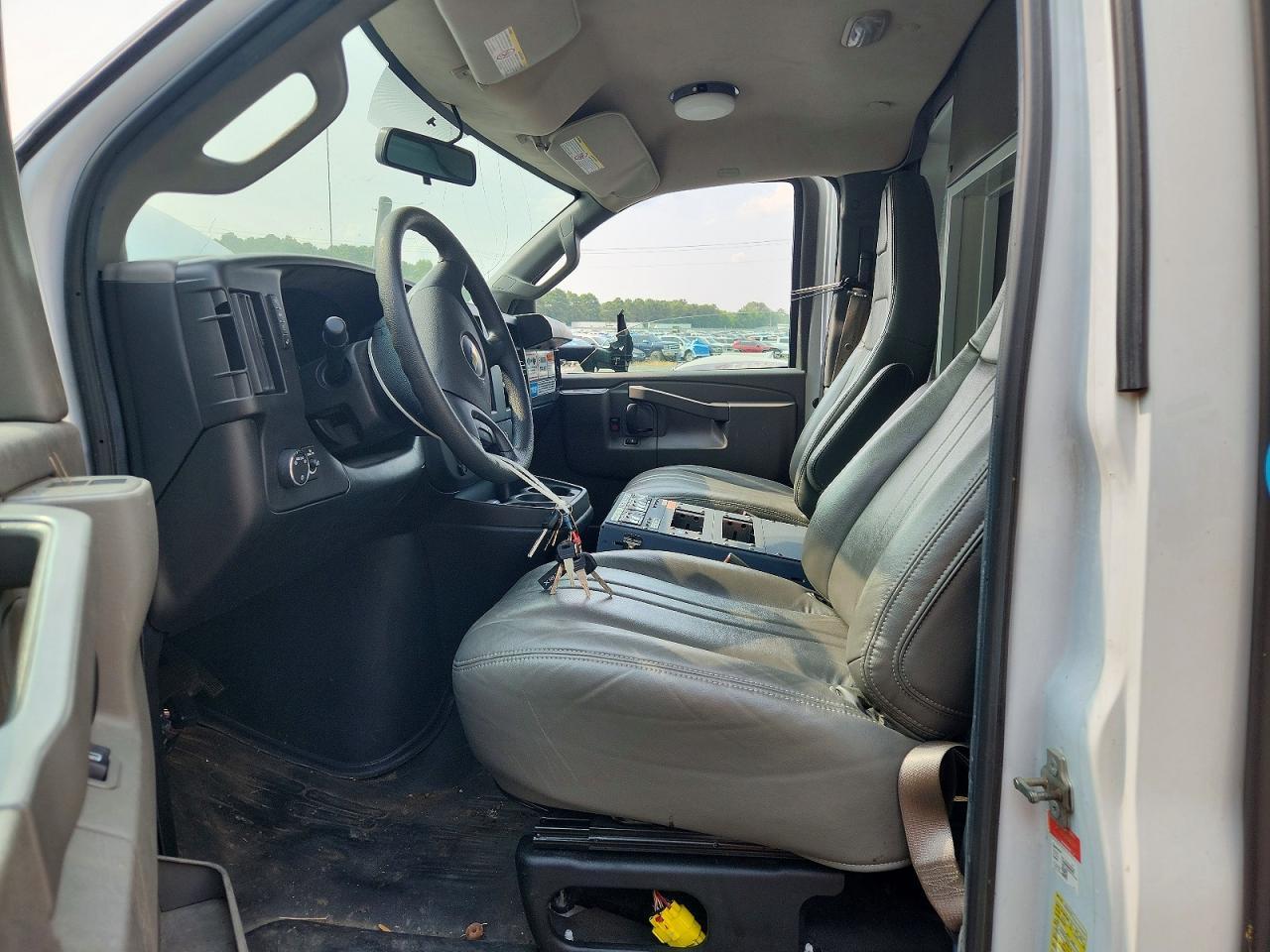 2023 Chevrolet Express G3 - Box Truck - Фото 7