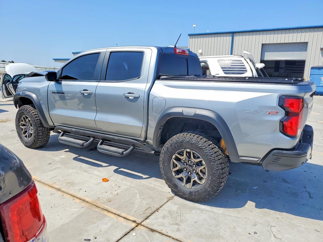 2025 Chevrolet Colorado Zr2 - Фото 2