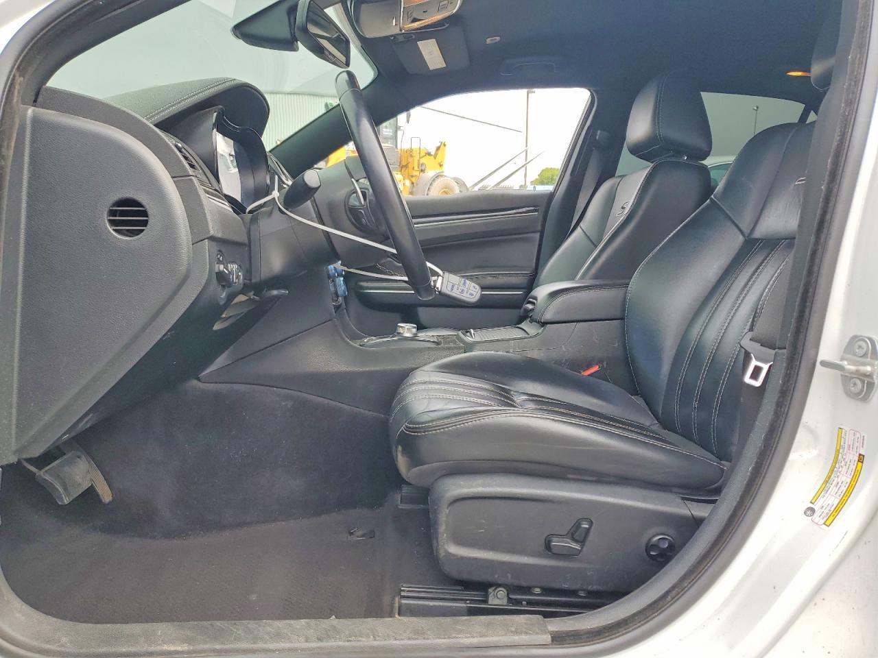 2018 Chrysler 300 S - Image 7