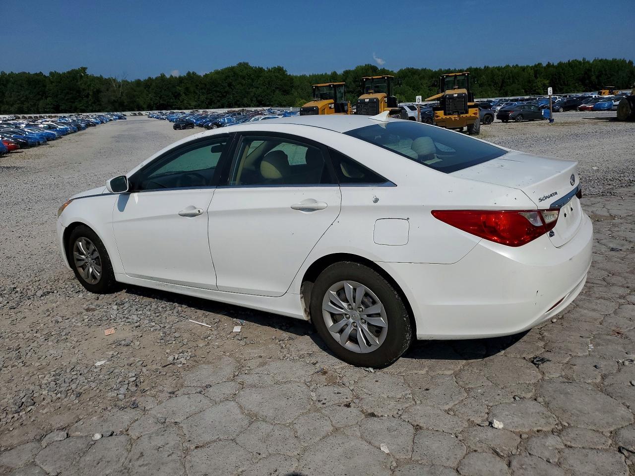 2011 Hyundai Sonata Gls - Image 2