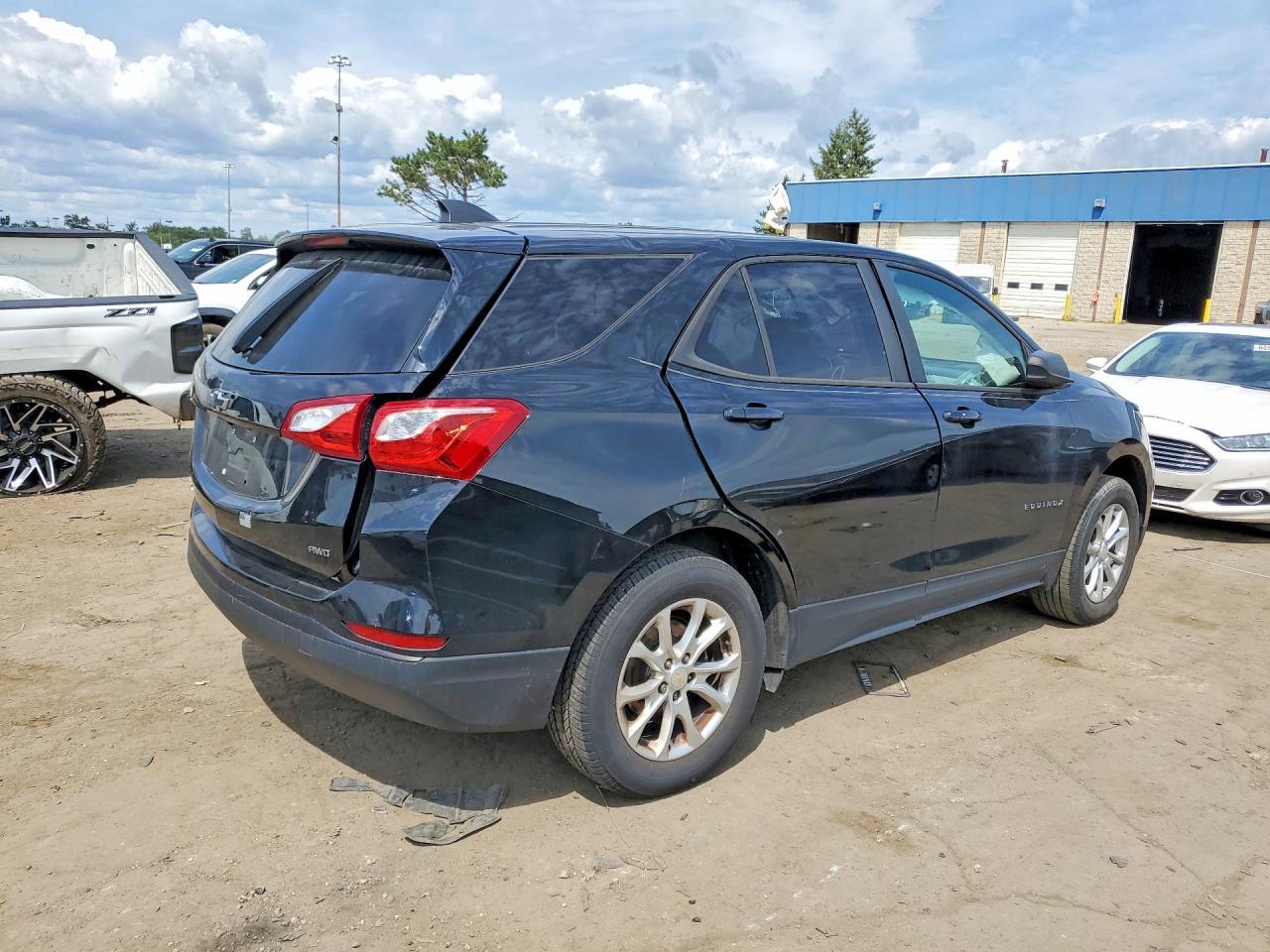 2020 Chevrolet Equinox Ls - Фото 3
