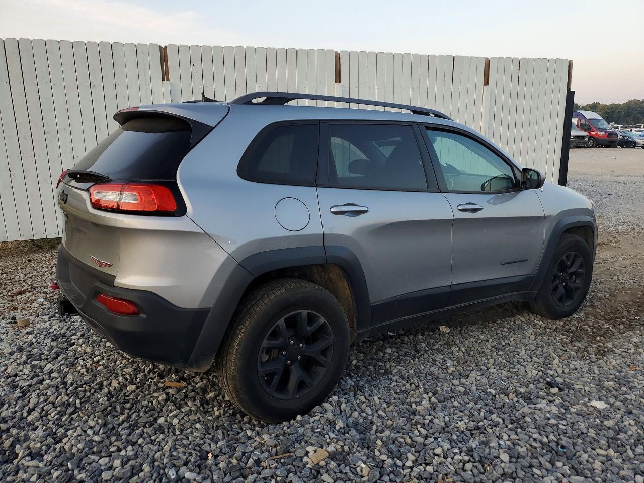 2016 Jeep Cherokee Trailhawk - Фото 3