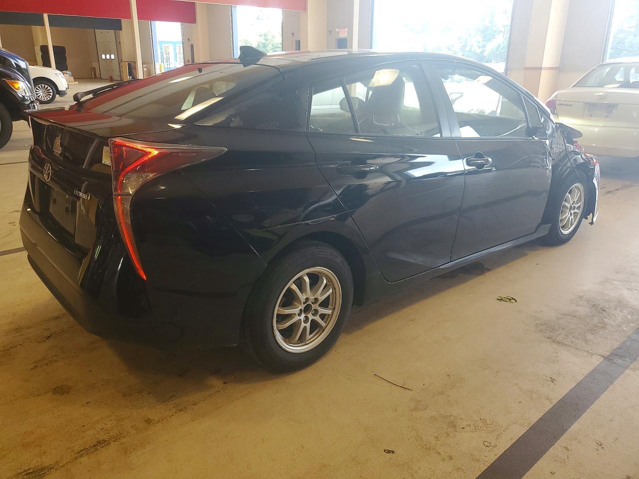 2016 Toyota Prius Four - Фото 3