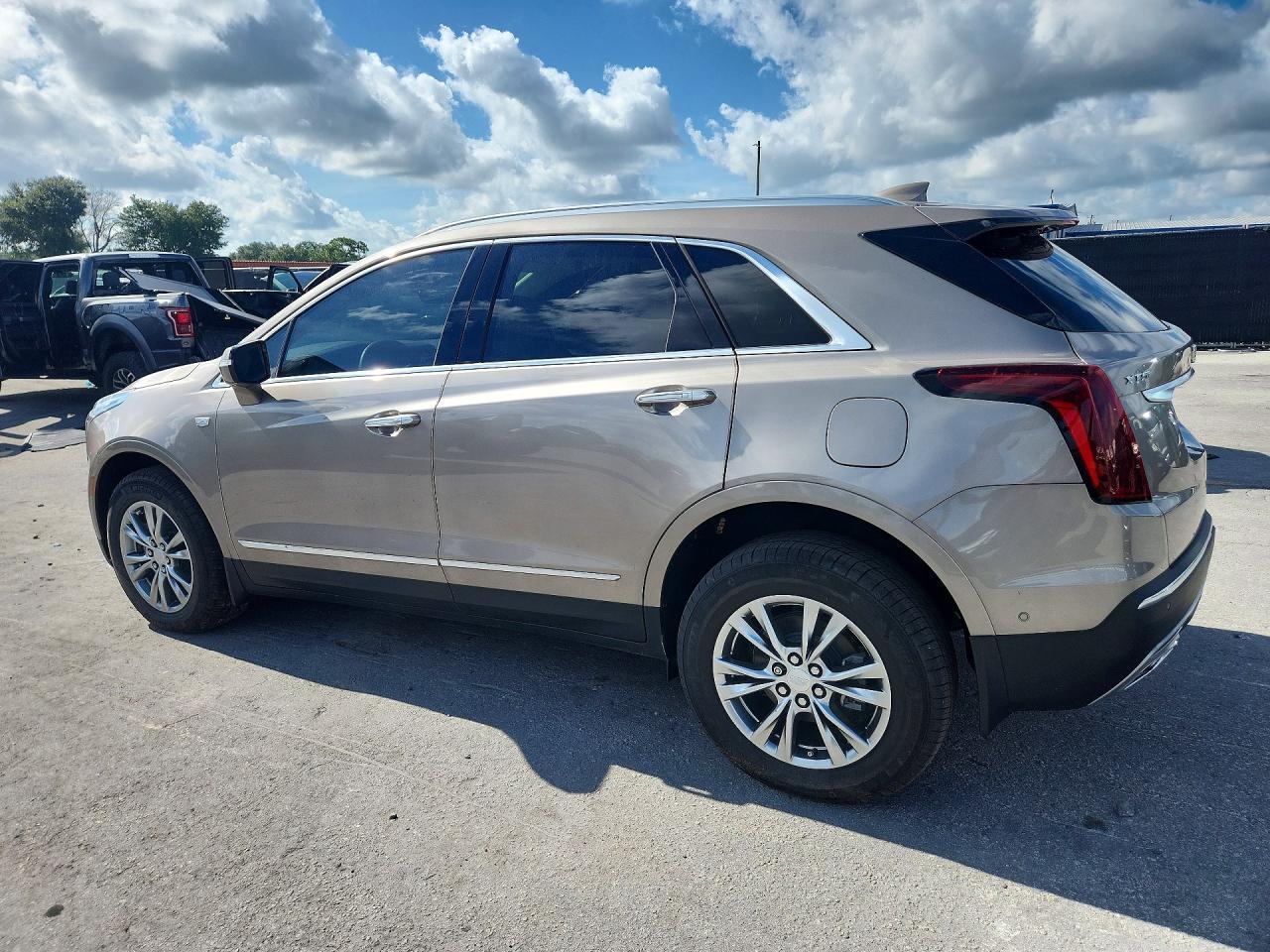 2022 Cadillac Xt5 Premium Luxury - Image 2