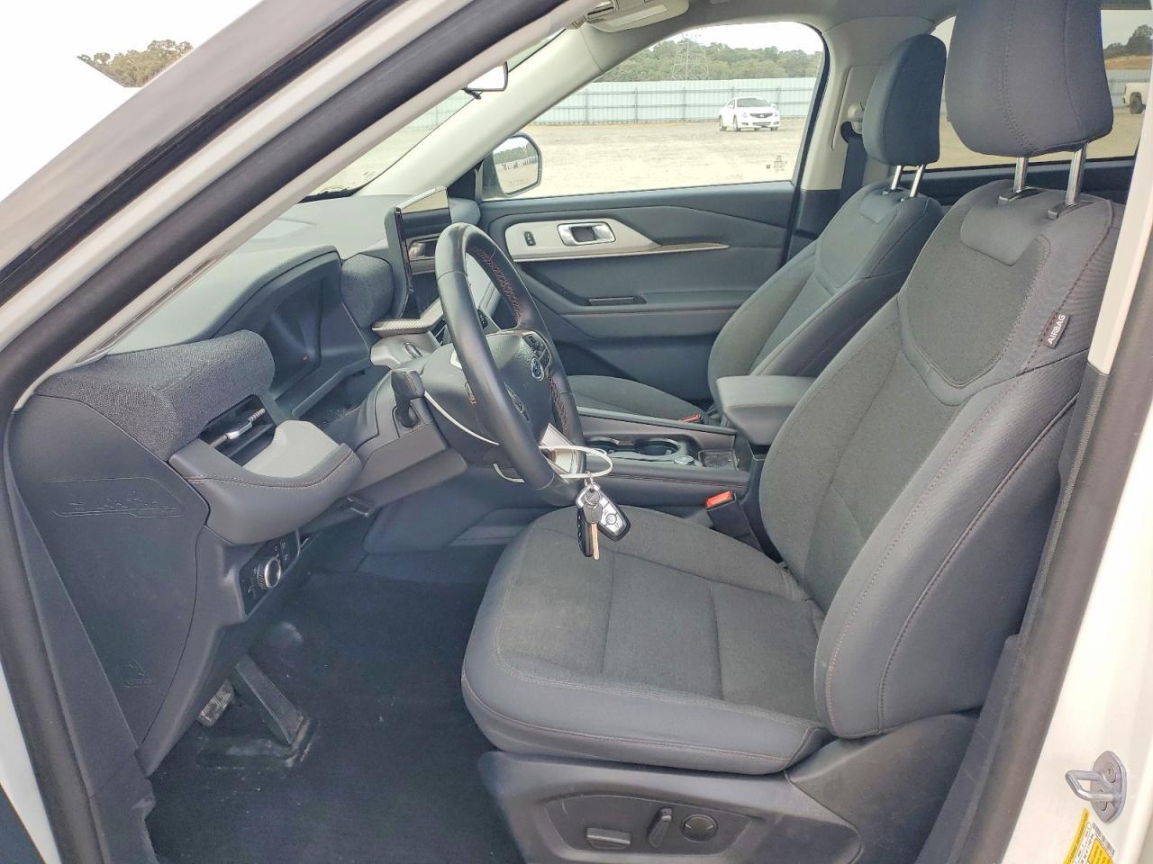 2025 Ford Explorer Active - Фото 7