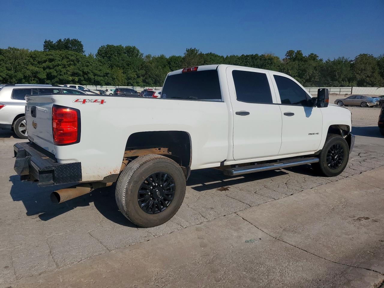2016 Chevrolet Silverado K2500 Heavy Duty - Image 3
