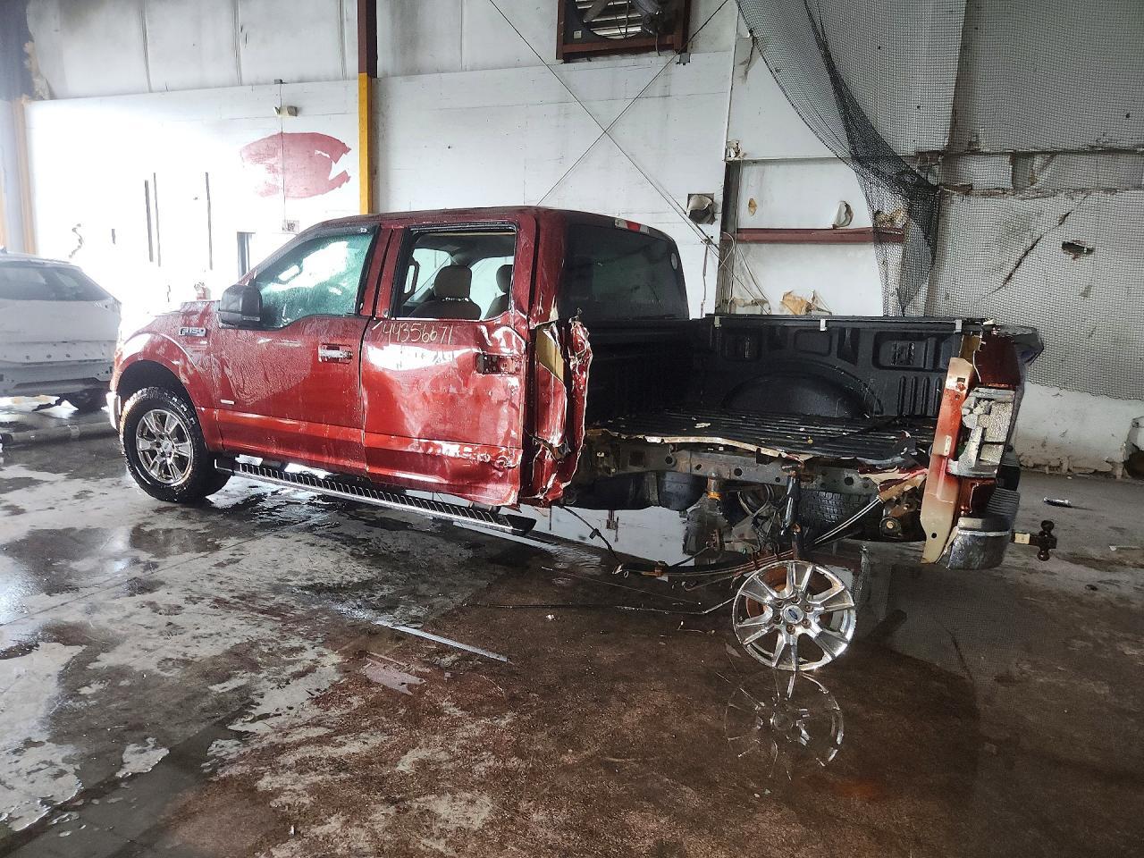 2015 Ford F150 Supercrew - Фото 2