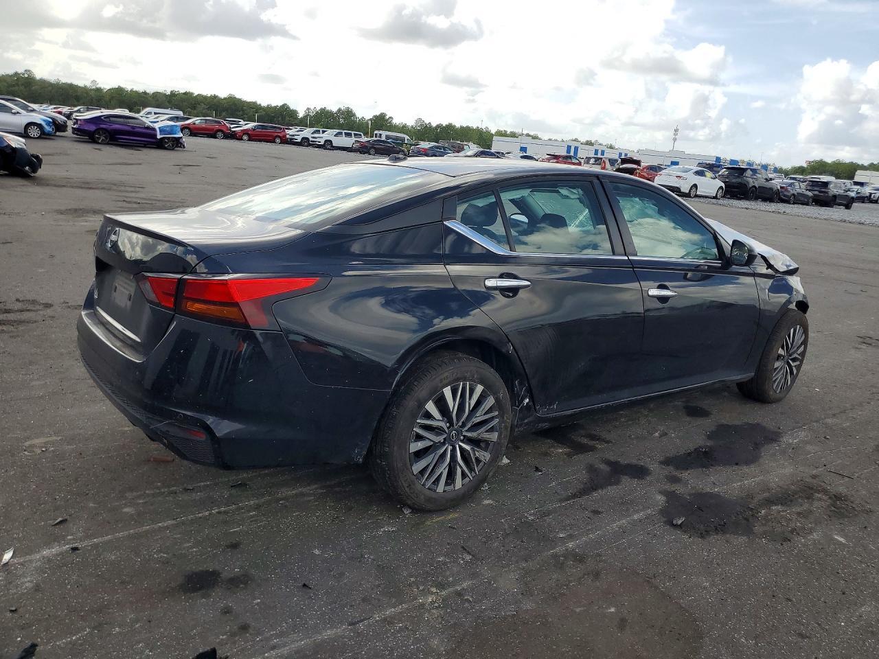 2025 Nissan Altima Sv - Image 3
