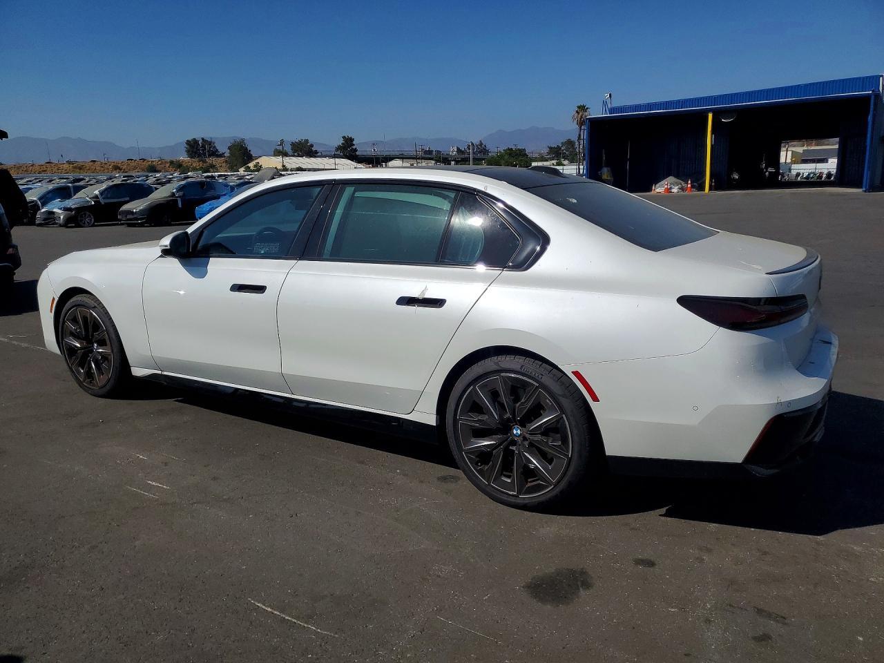 2025 BMW 740 I - Фото 2