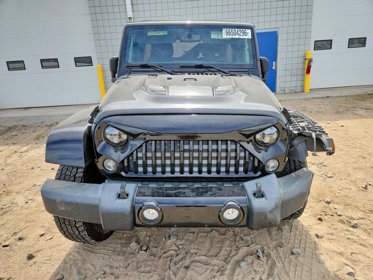 2016 Jeep Wrangler Unlimited Sahara - Image 5