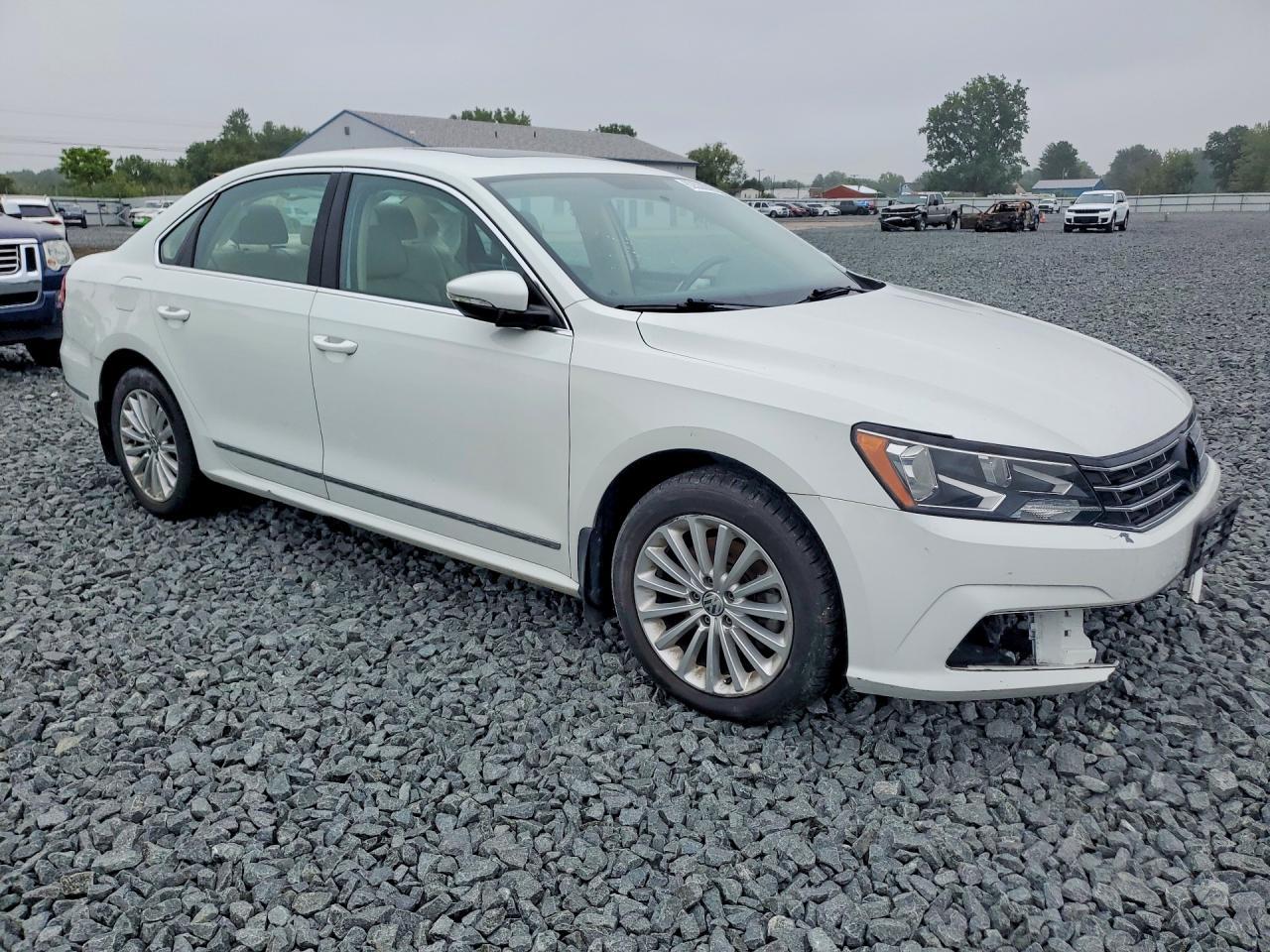 2016 Volkswagen Passat Se - Image 4