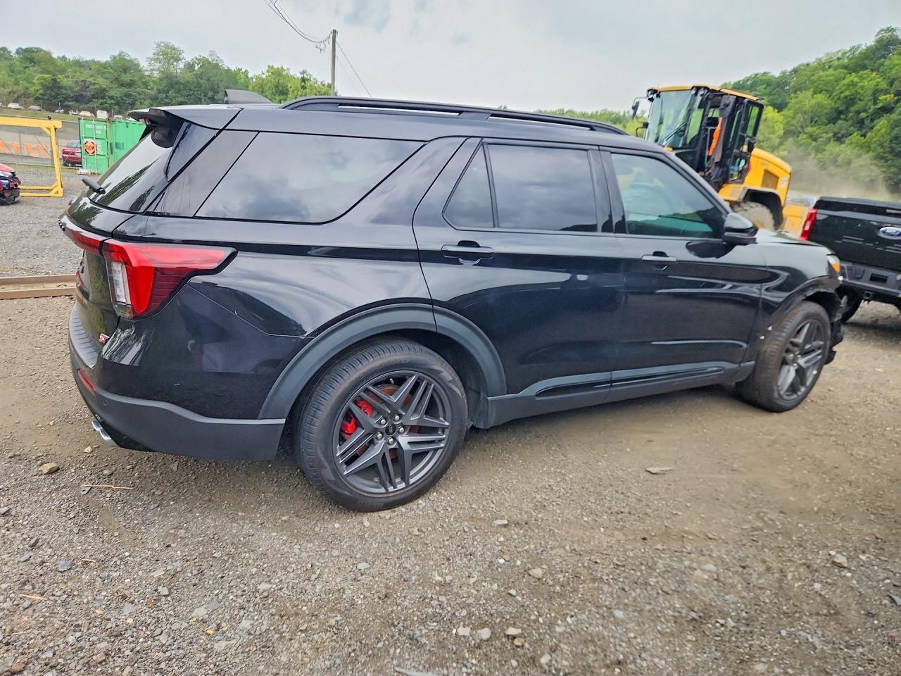 2025 Ford Explorer S - Image 3