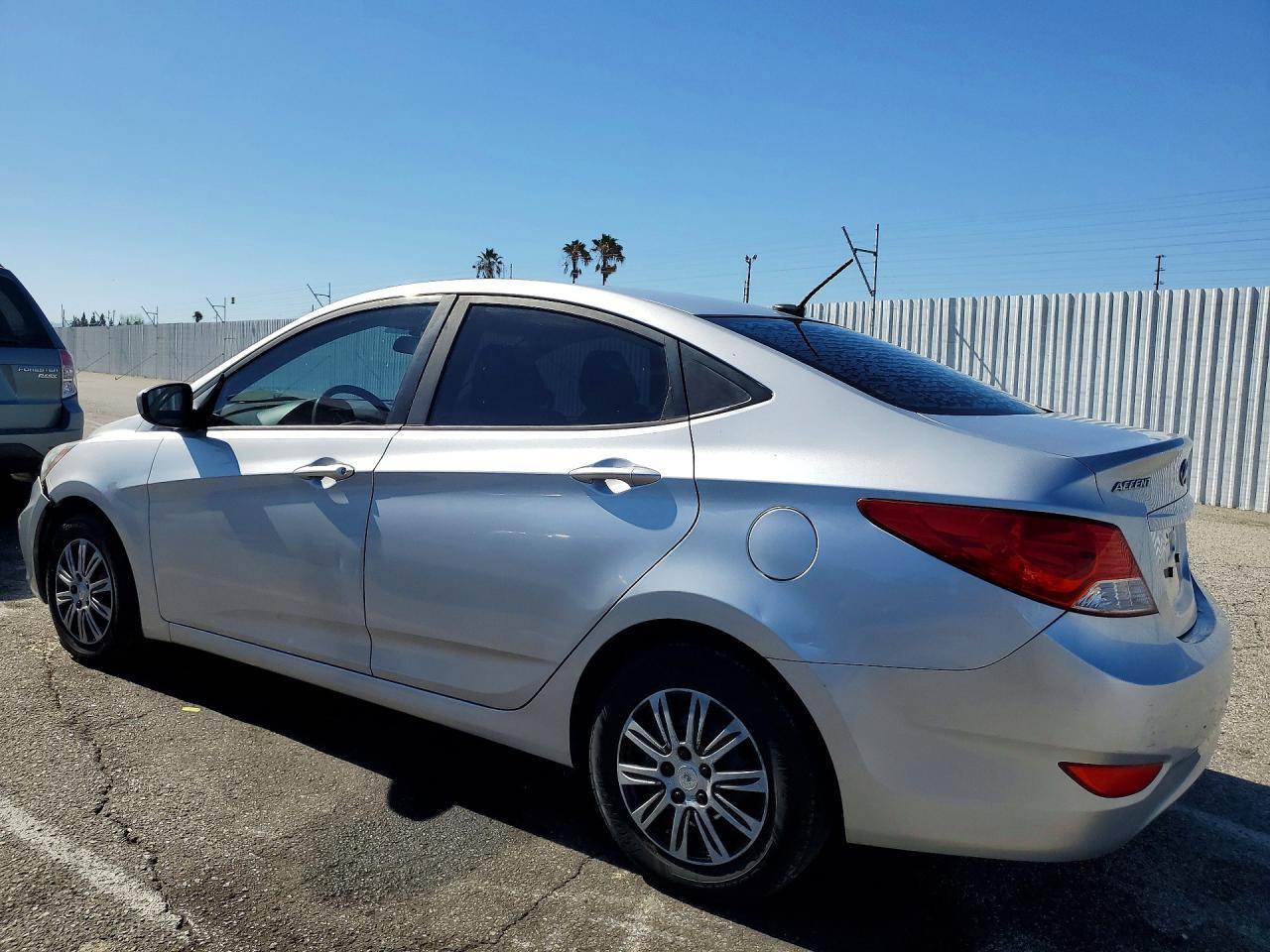 2012 Hyundai Accent Gls - Фото 2