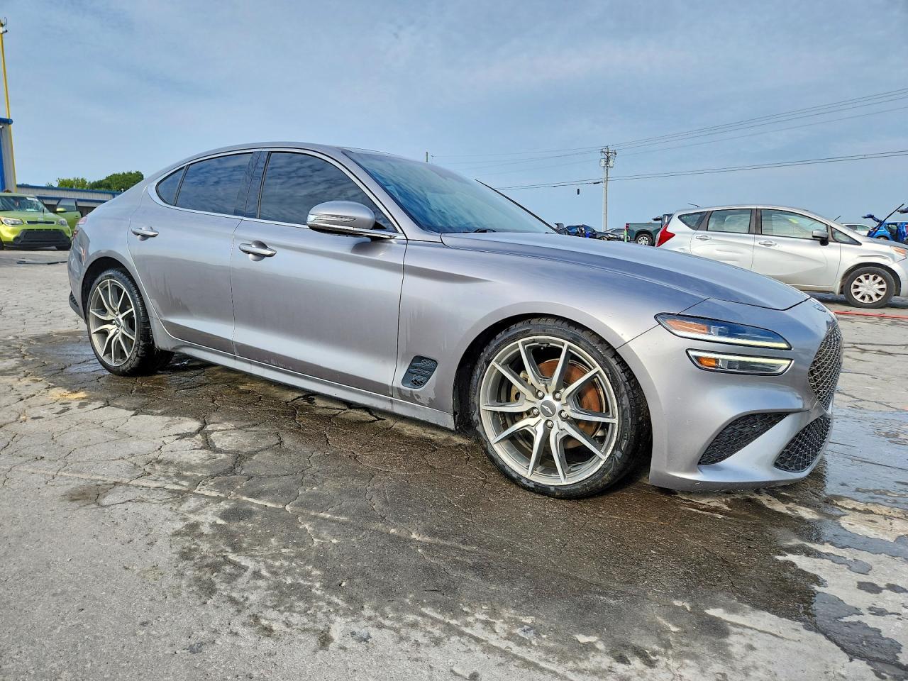 2022 Genesis G70 2.0T - Фото 4