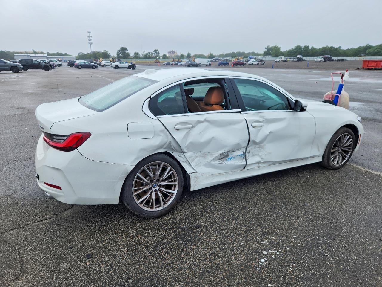 2024 BMW 330Xi - Image 3
