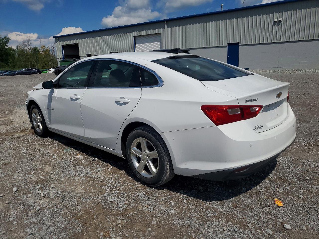 2021 Chevrolet Malibu Ls - Фото 2