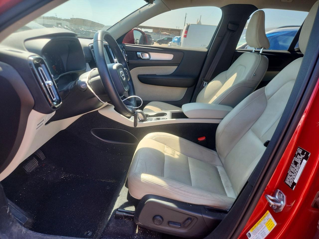 2019 Volvo Xc40 T4 Momentum - Фото 7